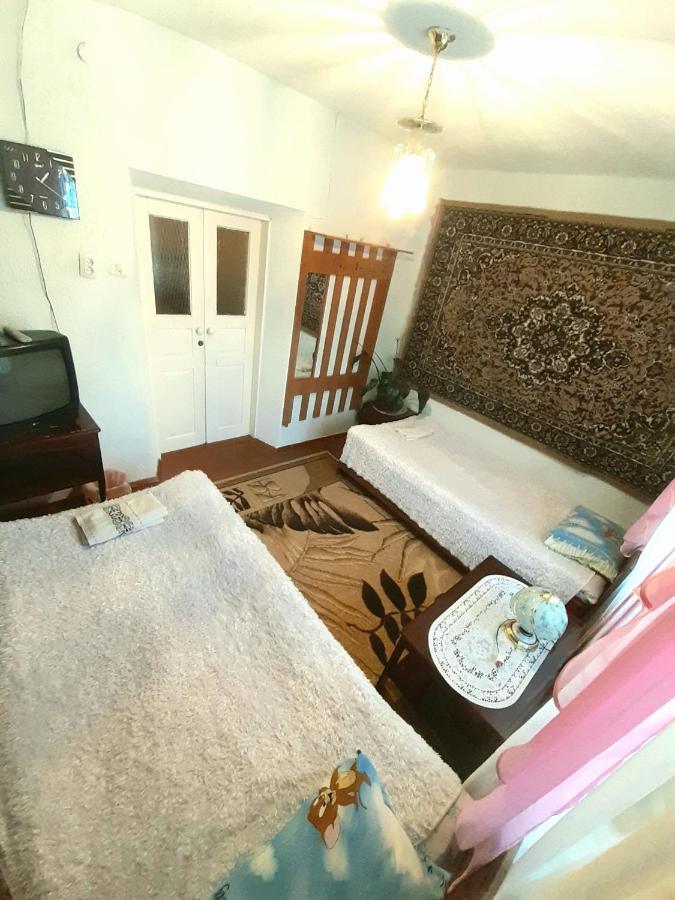 Guesthouse Kishimzhan Talas Esterno foto